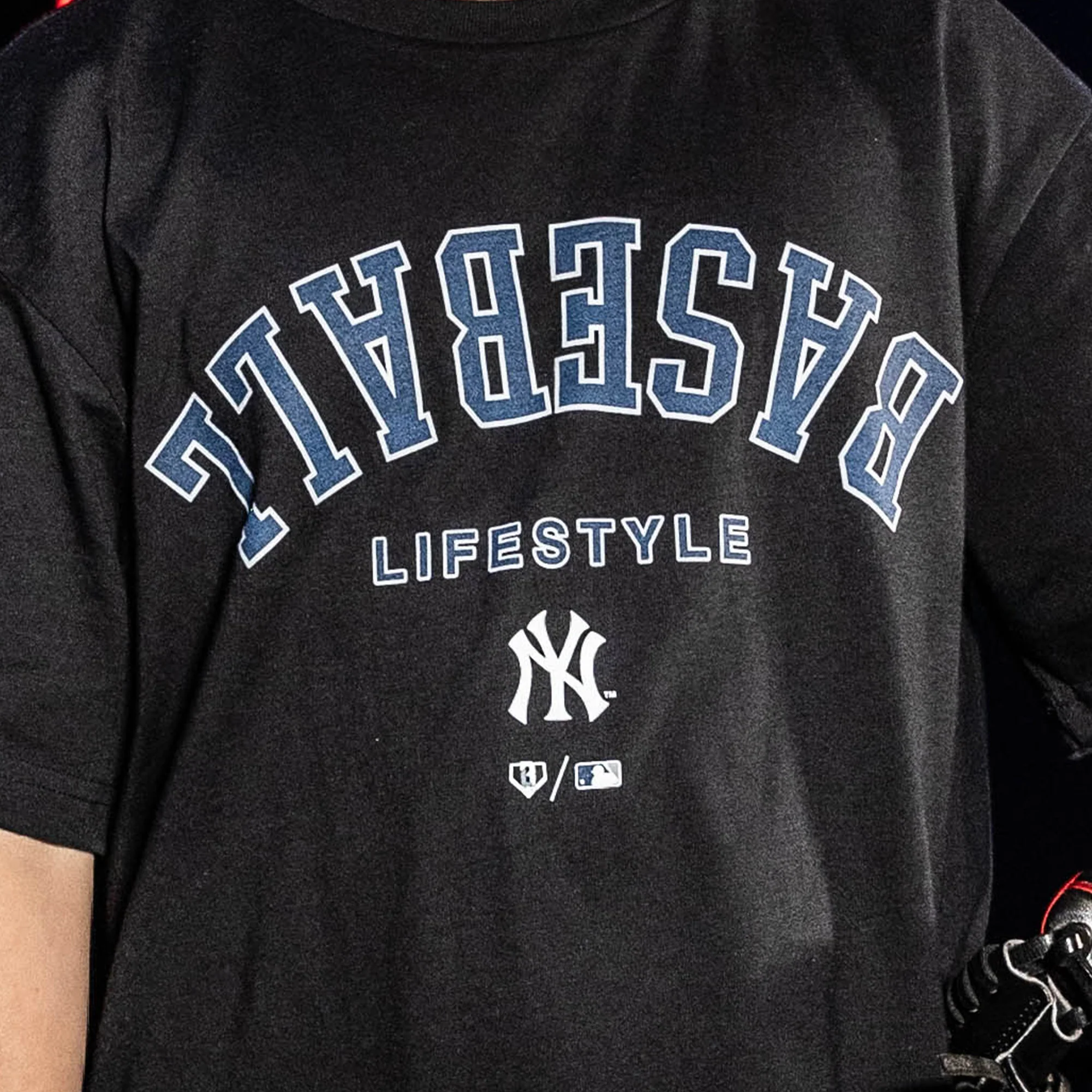 New York Yankees Upside Down Youth Tee - Image 4